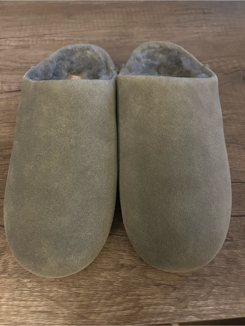 UGG Elea Slip On Slipper in the color Moss